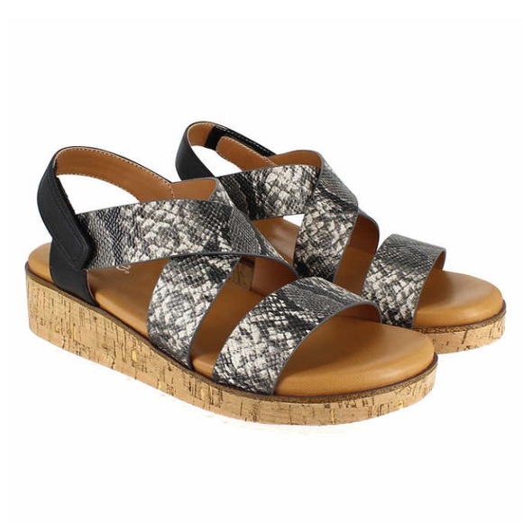 Kensie Shoes - ❤️NEW 7.5 Kensie Snake Print Wedge Sandal